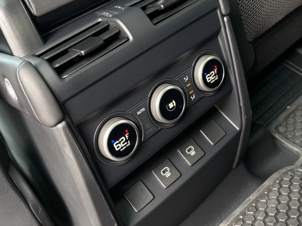2025 Land Rover Defender V8 - Image 19 of 31