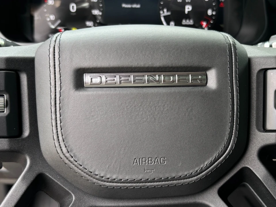 2025 Land Rover Defender V8 - Image 30 of 31