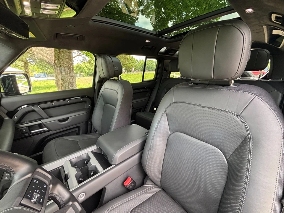 2025 Land Rover Defender V8 - Image 11 of 31