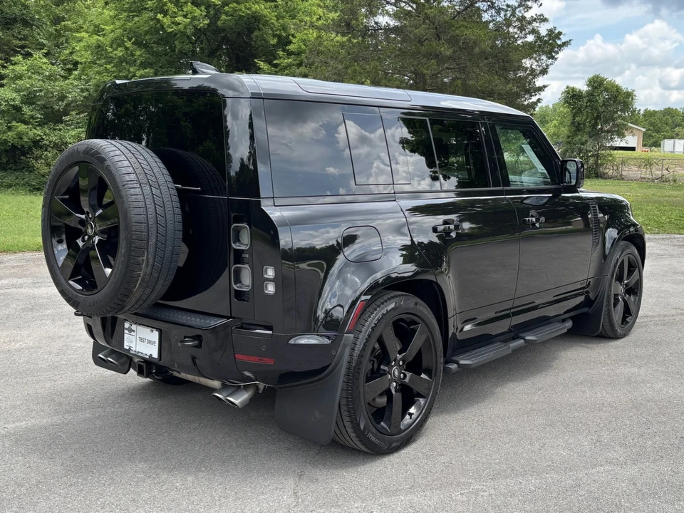2025 Land Rover Defender V8 - Image 3 of 31