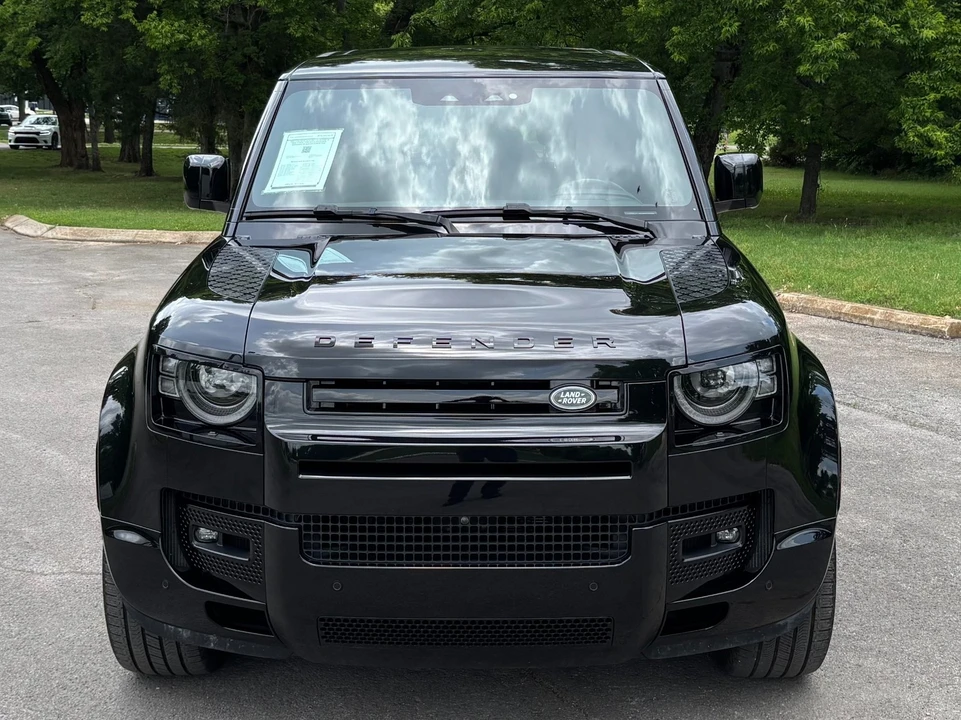 2025 Land Rover Defender V8 - Image 5 of 31