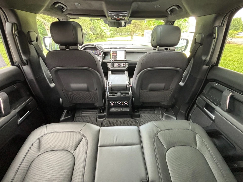 2025 Land Rover Defender V8 - Image 21 of 31