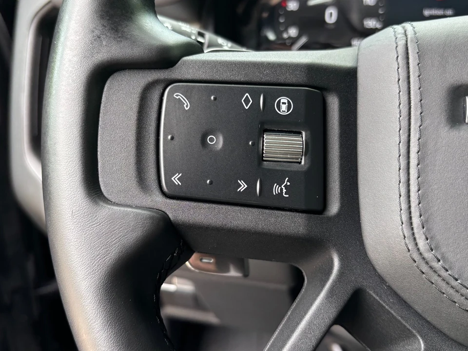 2025 Land Rover Defender V8 - Image 31 of 31