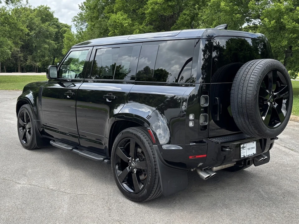 2025 Land Rover Defender V8 - Image 4 of 31