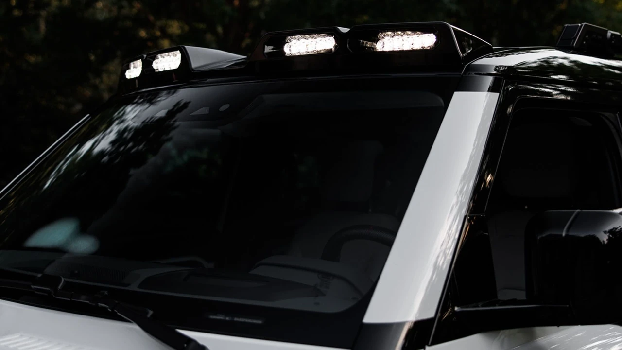 2025 Land Rover Defender Octa - Image 27 of 31