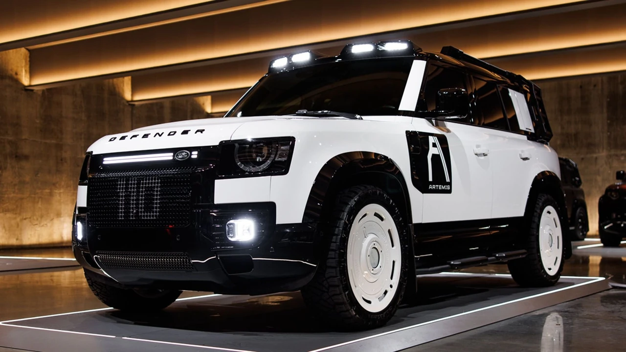 2025 Land Rover Defender Octa - Image 3 of 31