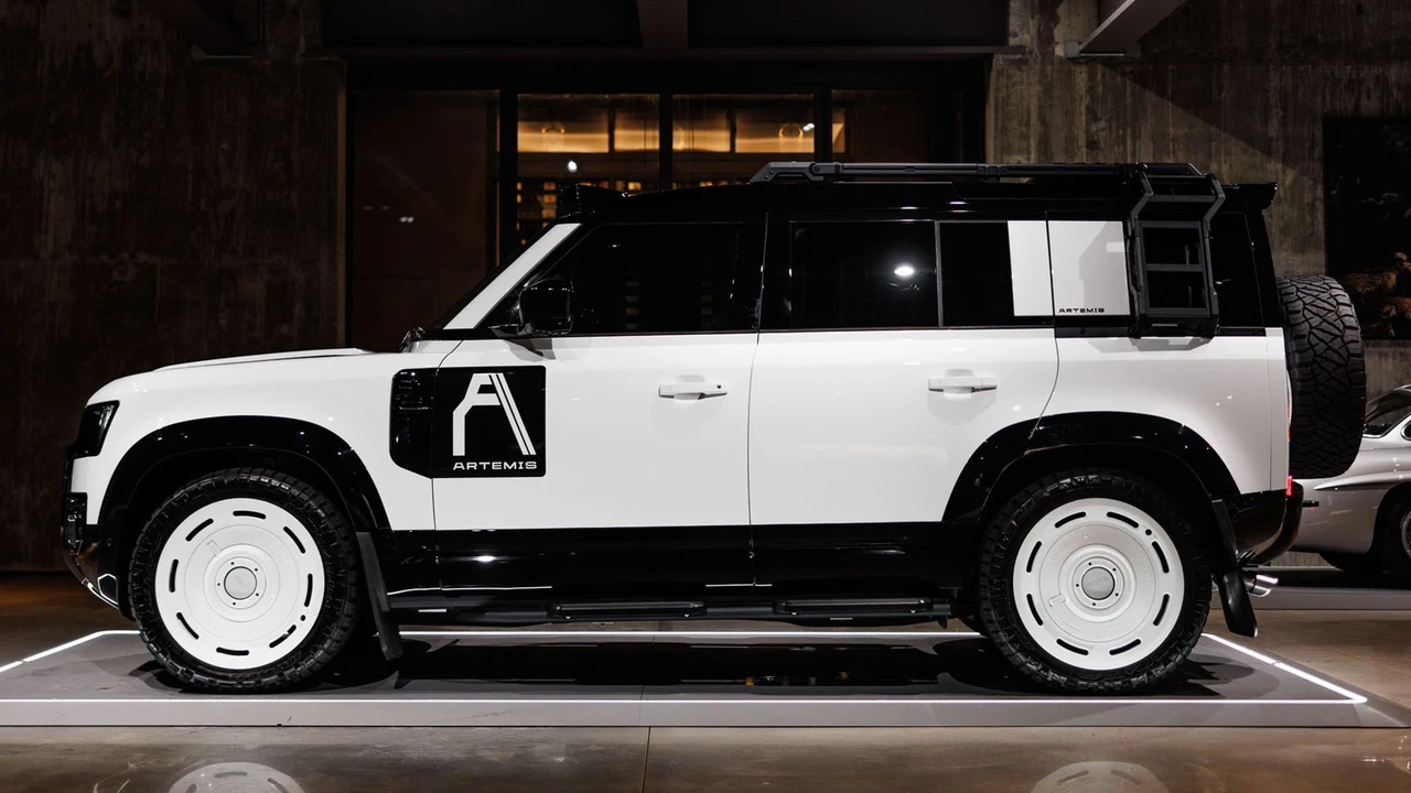 2025 Land Rover Defender Octa - Image 2 of 31