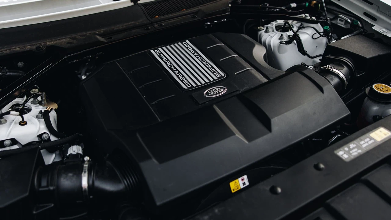 2025 Land Rover Defender Octa - Image 9 of 31