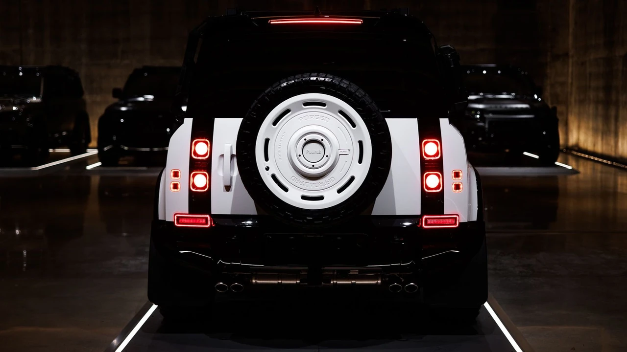 2025 Land Rover Defender Octa - Image 8 of 31