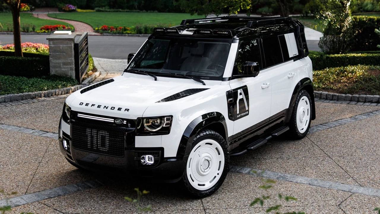 2025 Land Rover Defender Octa - Image 20 of 31