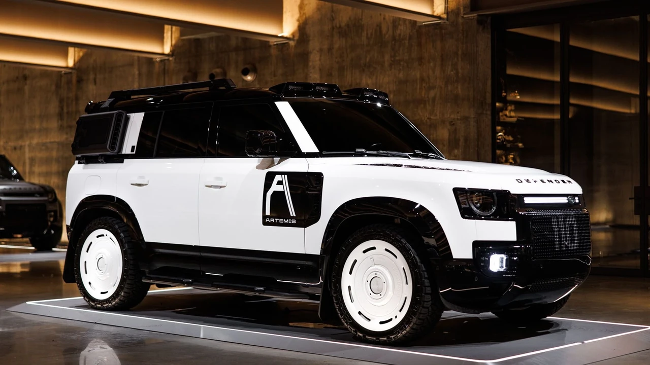 2025 Land Rover Defender Octa - Image 5 of 31