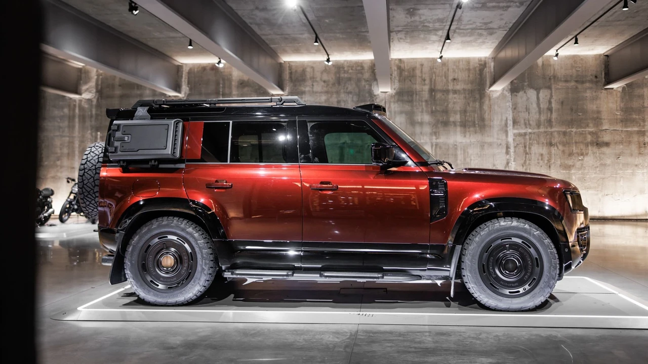 2025 Land Rover Defender Octa - Image 5 of 31