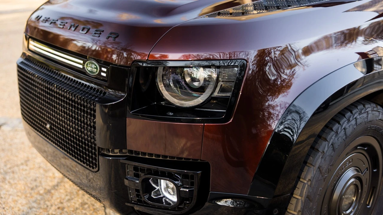 2025 Land Rover Defender Octa - Image 30 of 31