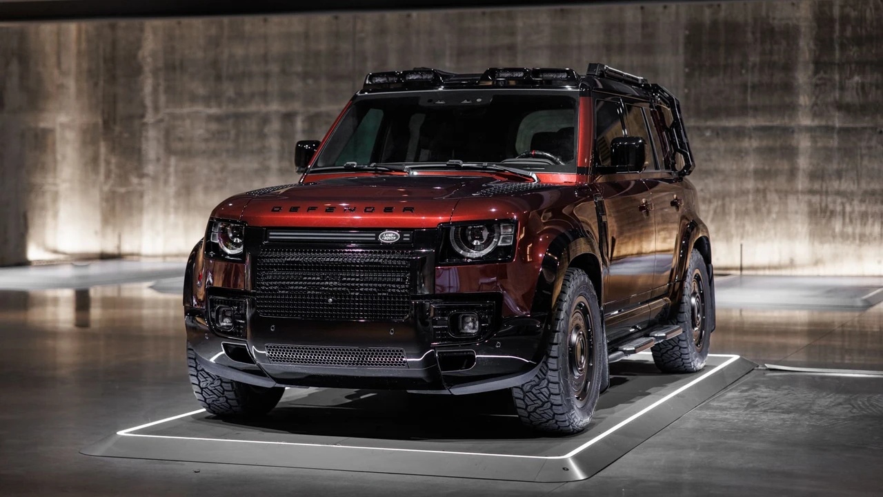 2025 Land Rover Defender Octa - Image 11 of 31