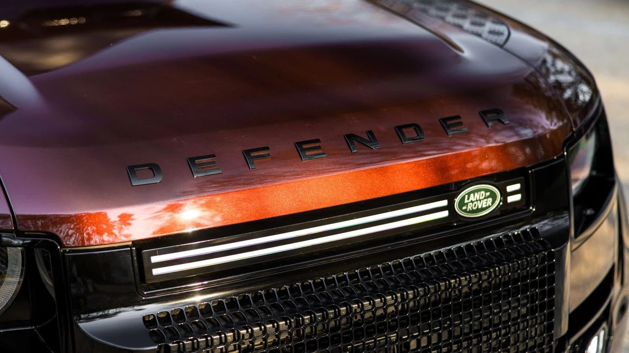 2025 Land Rover Defender Octa - Image 26 of 31