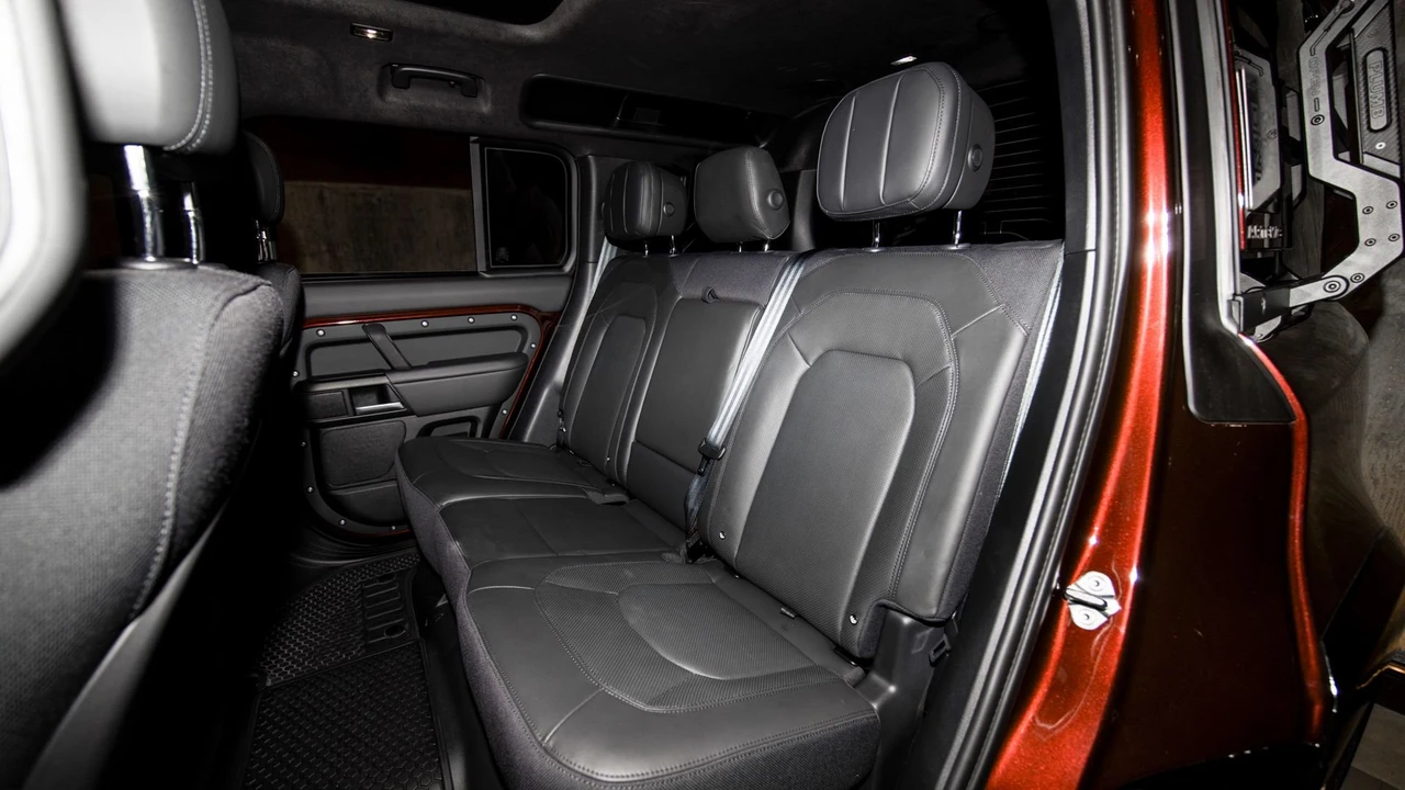 2025 Land Rover Defender Octa - Image 4 of 31