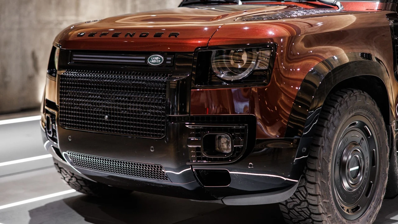 2025 Land Rover Defender Octa - Image 12 of 31
