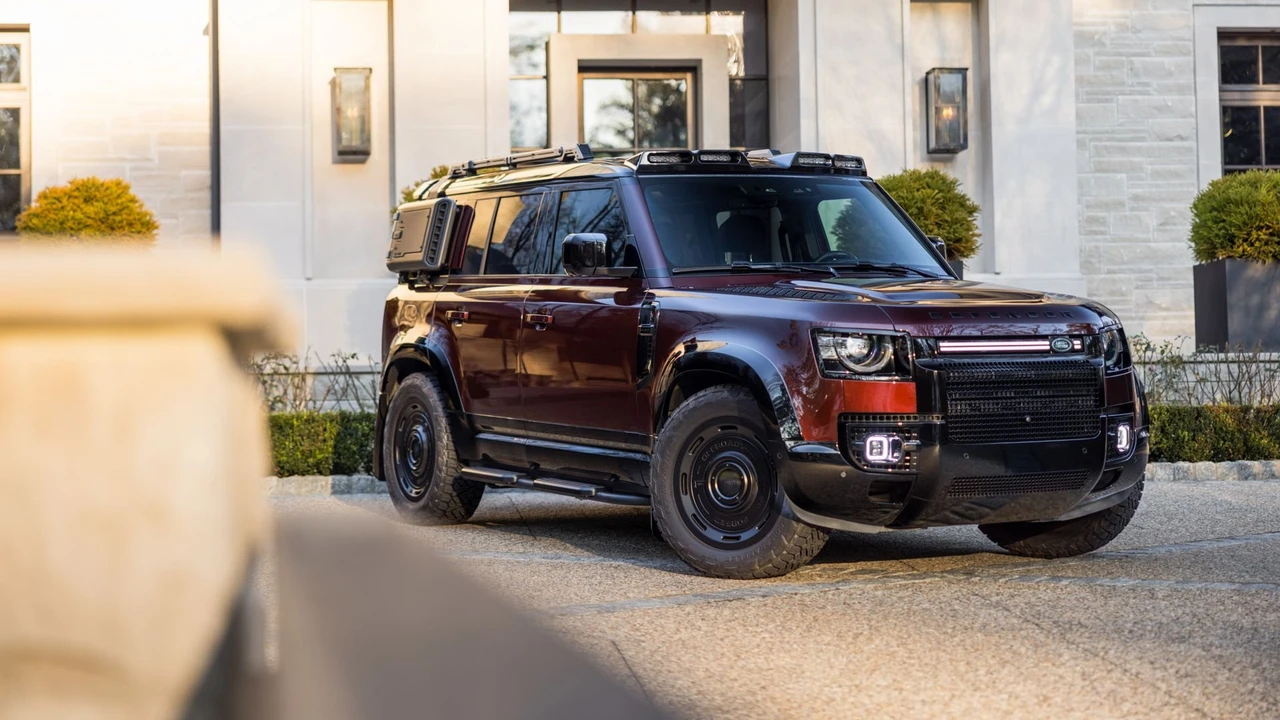 2025 Land Rover Defender Octa - Image 9 of 31