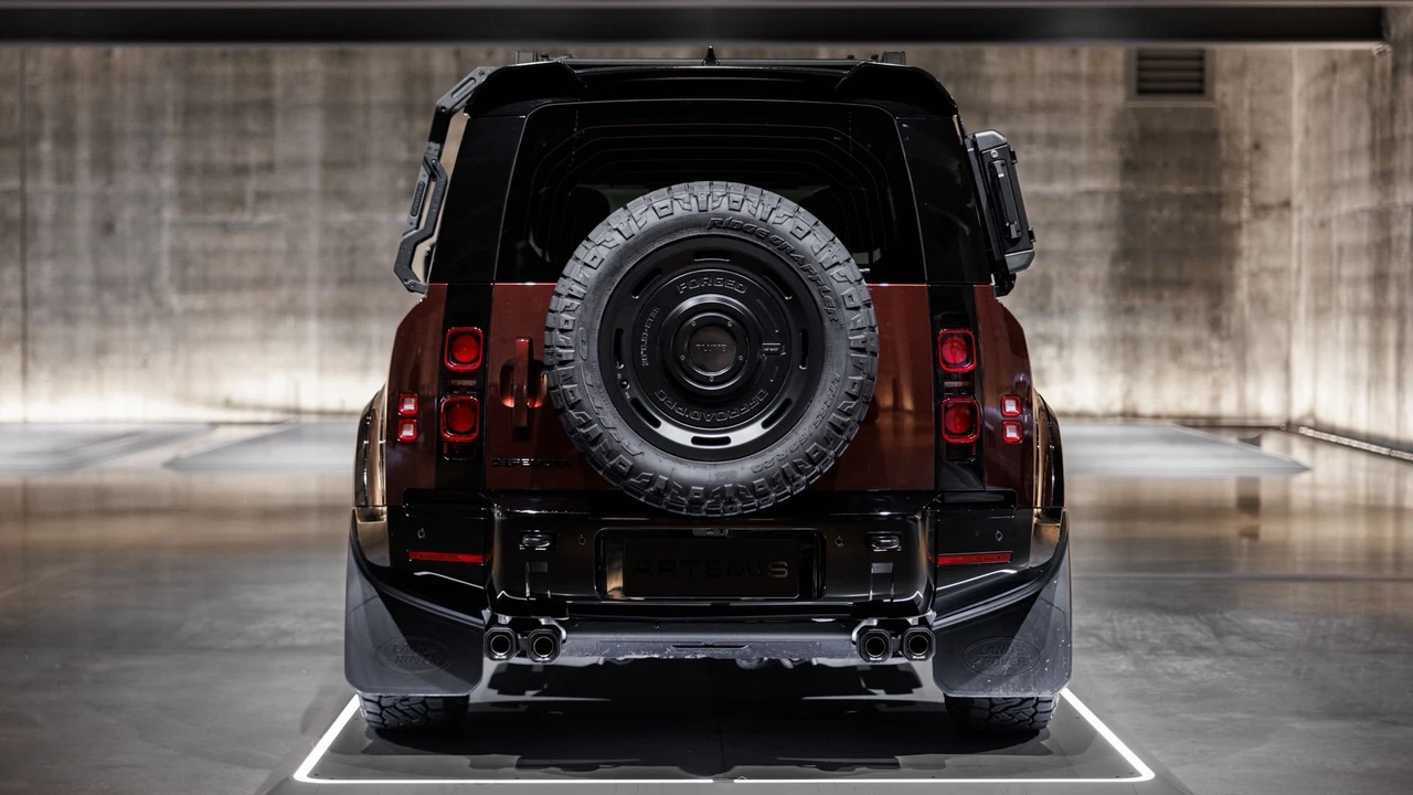 2025 Land Rover Defender Octa - Image 3 of 31