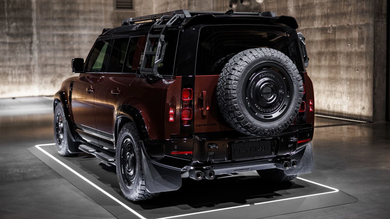 2025 Land Rover Defender Octa - Image 21 of 31