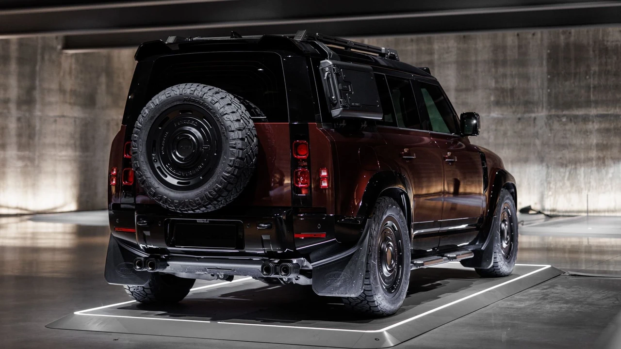2025 Land Rover Defender Octa - Image 20 of 31