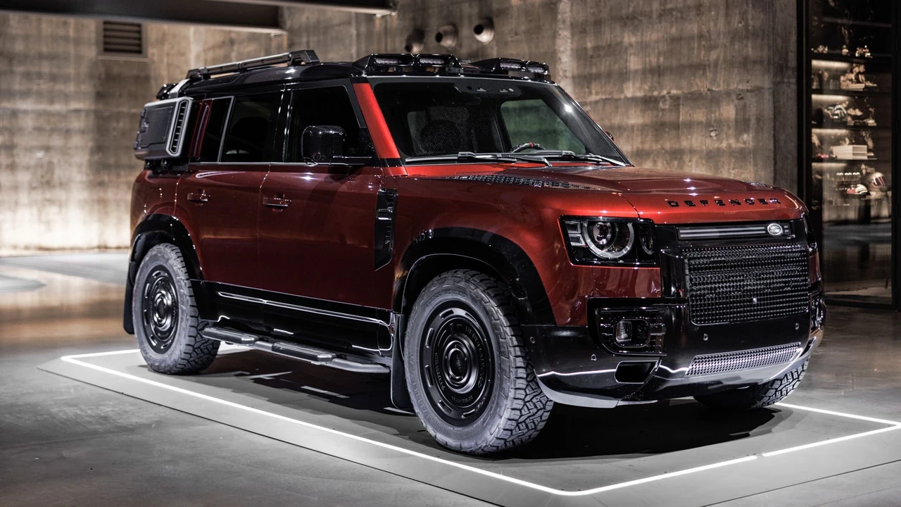 2025 Land Rover Defender Octa - Image 14 of 31