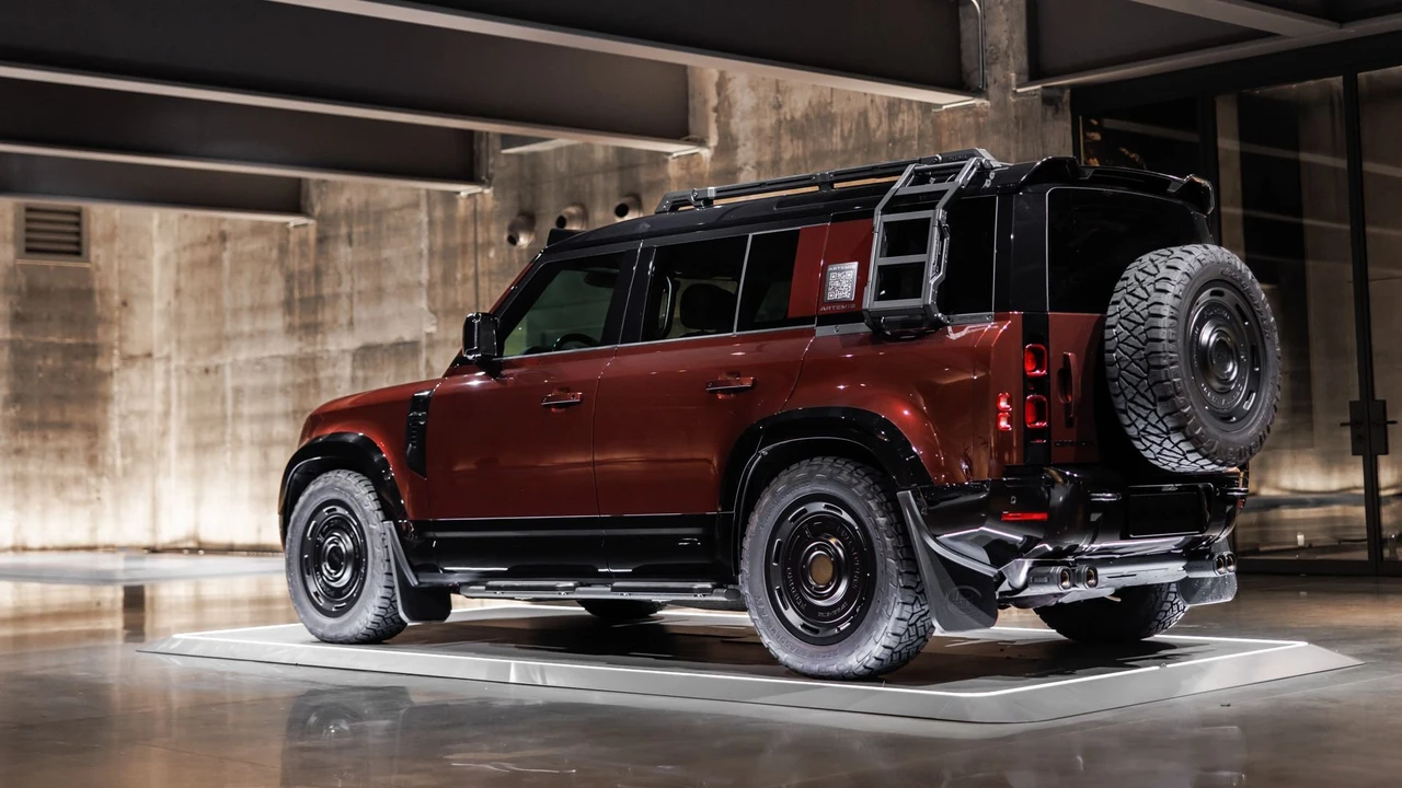 2025 Land Rover Defender Octa - Image 7 of 31