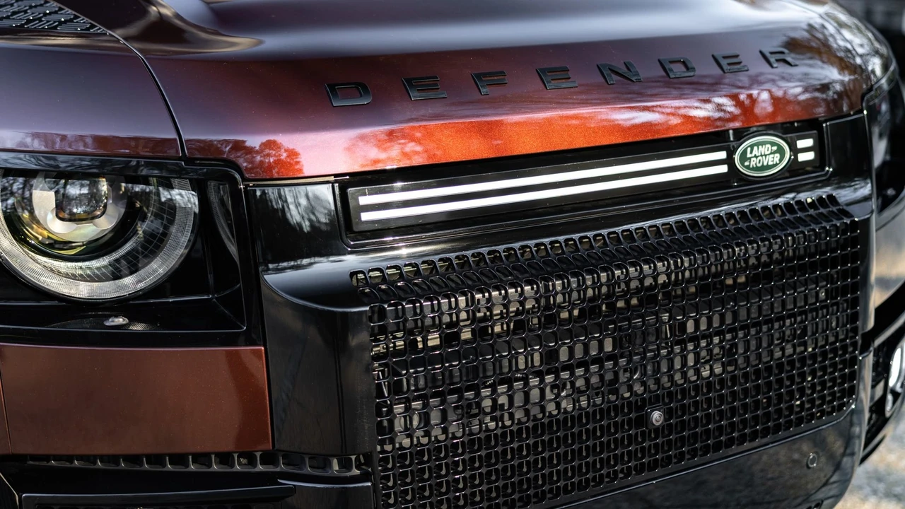 2025 Land Rover Defender Octa - Image 27 of 31