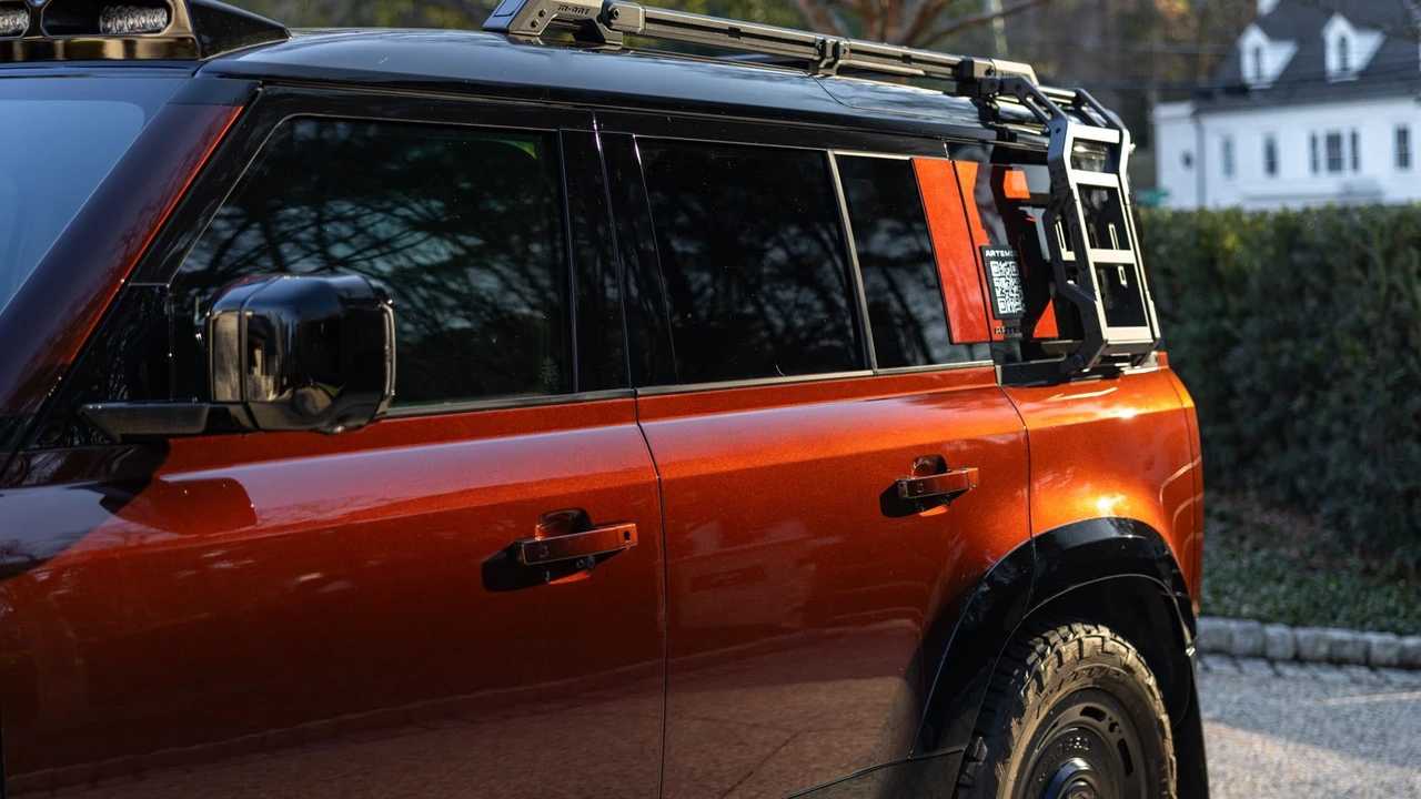 2025 Land Rover Defender Octa - Image 22 of 31
