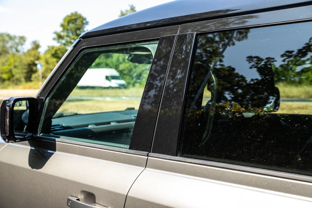 2025 Land Rover Defender L663 - Image 21 of 31
