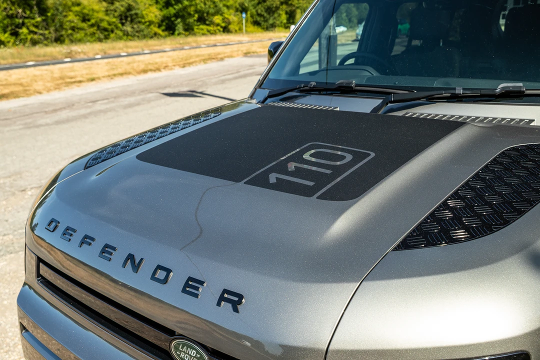 2025 Land Rover Defender L663 - Image 30 of 31