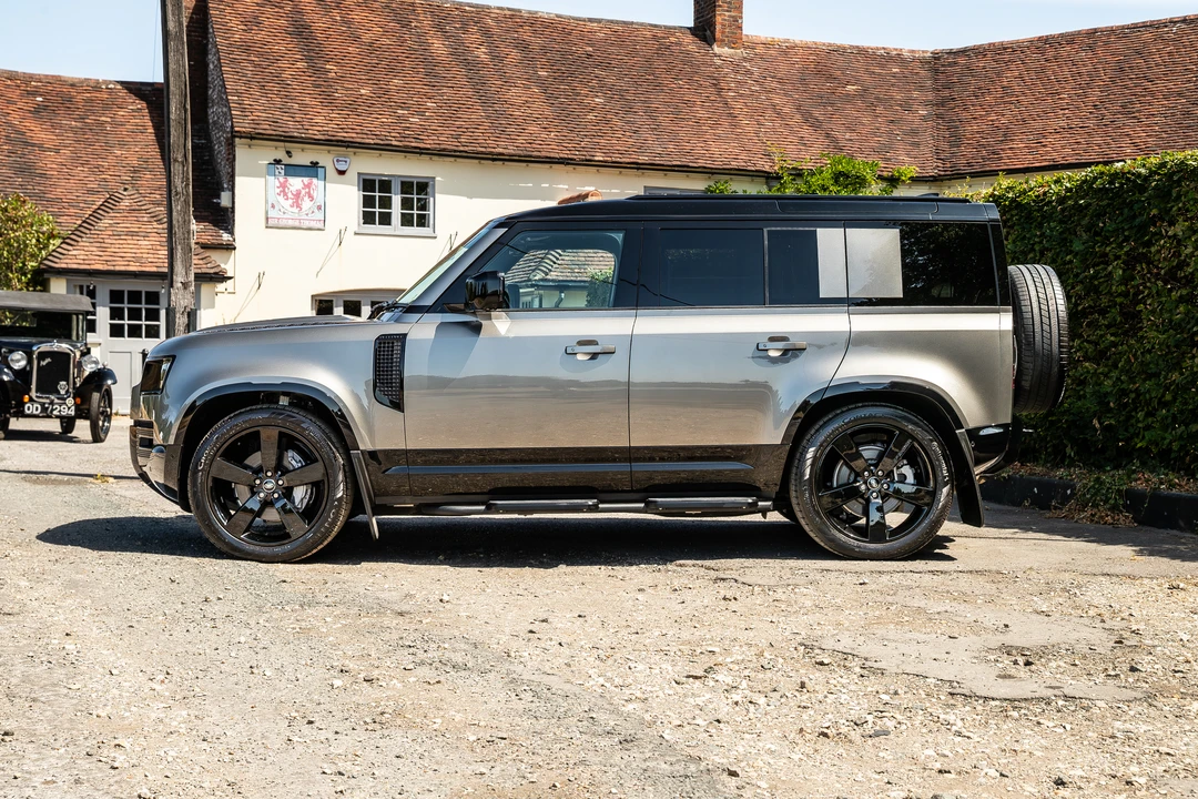2025 Land Rover Defender L663 - Image 13 of 31