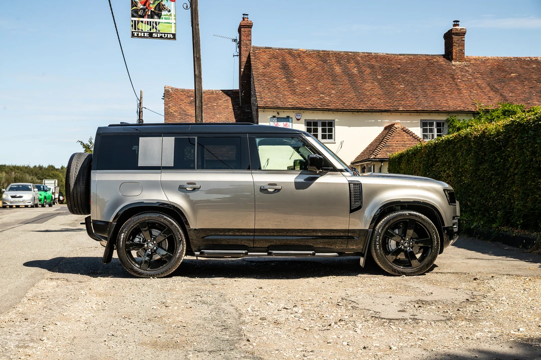 2025 Land Rover Defender L663 - Image 4 of 31