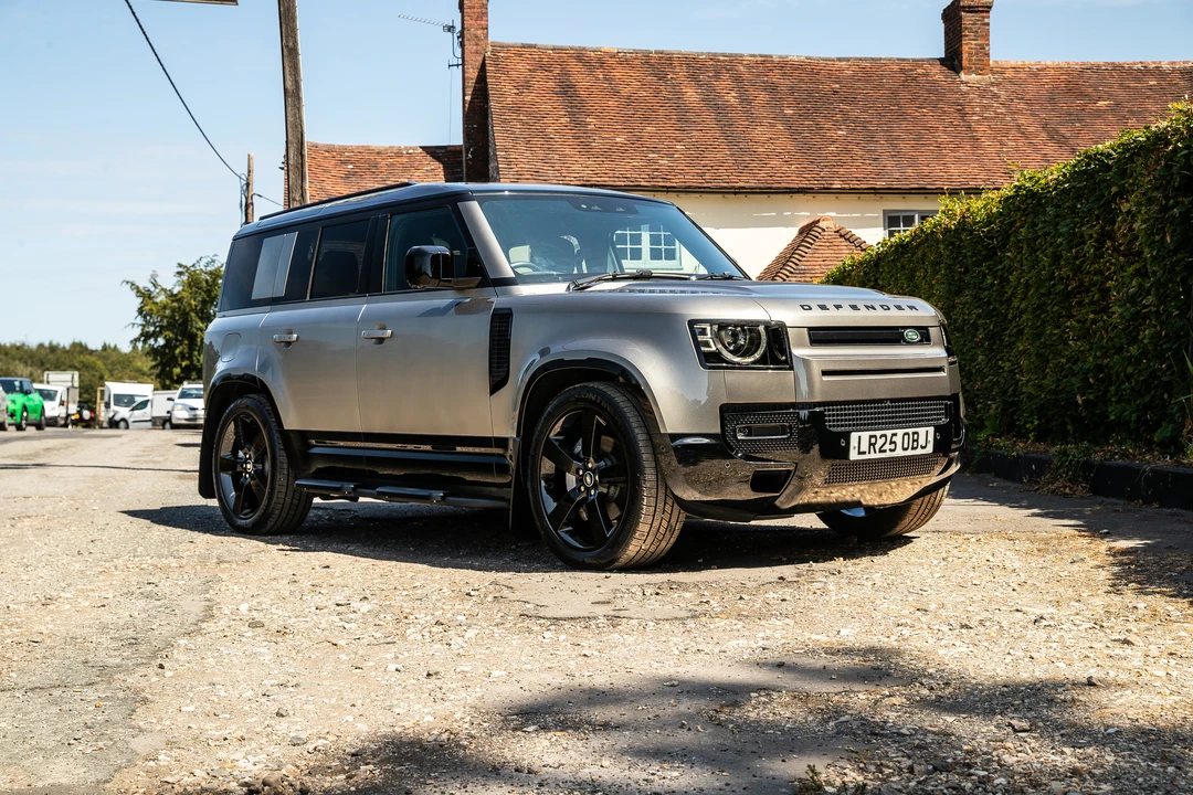 2025 Land Rover Defender L663 - Image 16 of 31