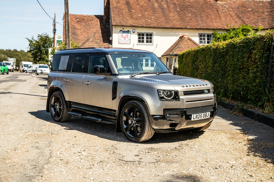 2025 Land Rover Defender L663 - Image 17 of 31