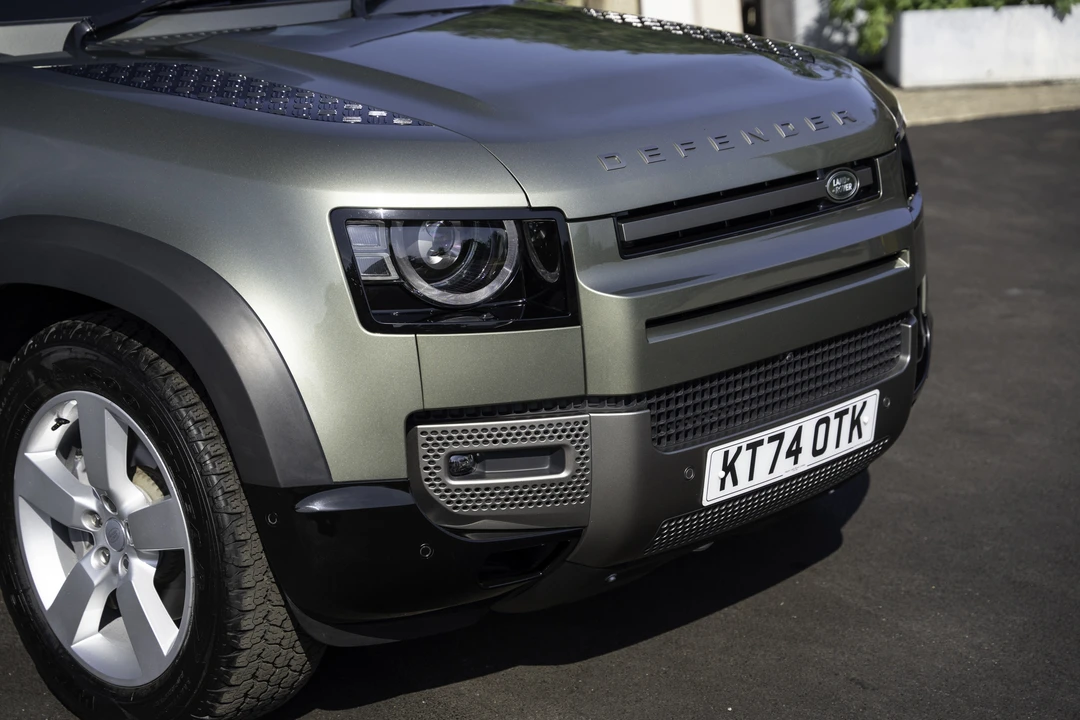 2025 Land Rover Defender L663 - Image 21 of 31