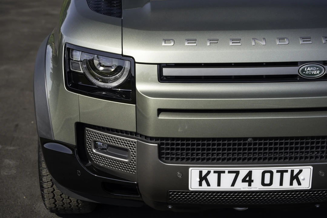 2025 Land Rover Defender L663 - Image 23 of 31
