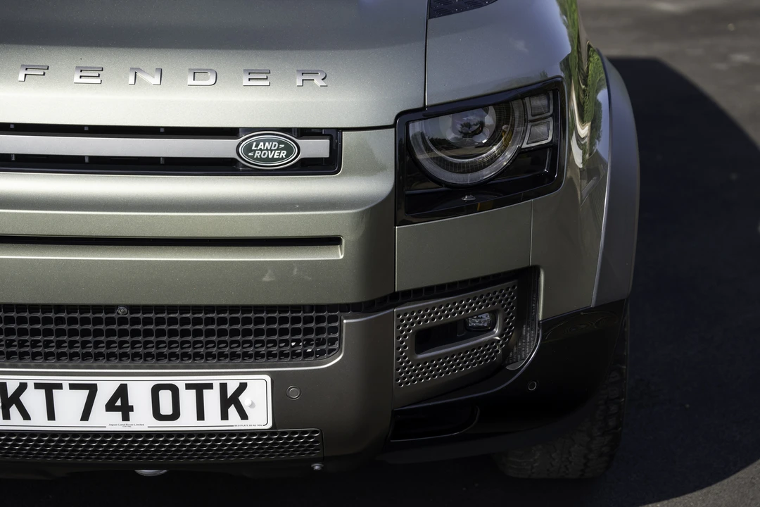 2025 Land Rover Defender L663 - Image 25 of 31
