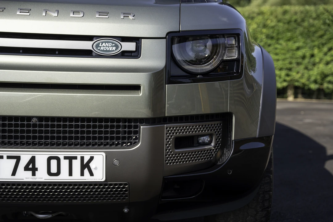 2025 Land Rover Defender L663 - Image 26 of 31
