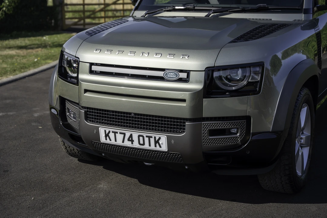 2025 Land Rover Defender L663 - Image 27 of 31
