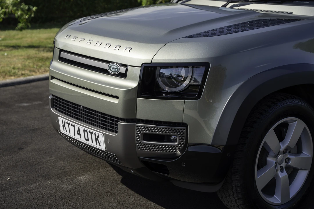 2025 Land Rover Defender L663 - Image 28 of 31