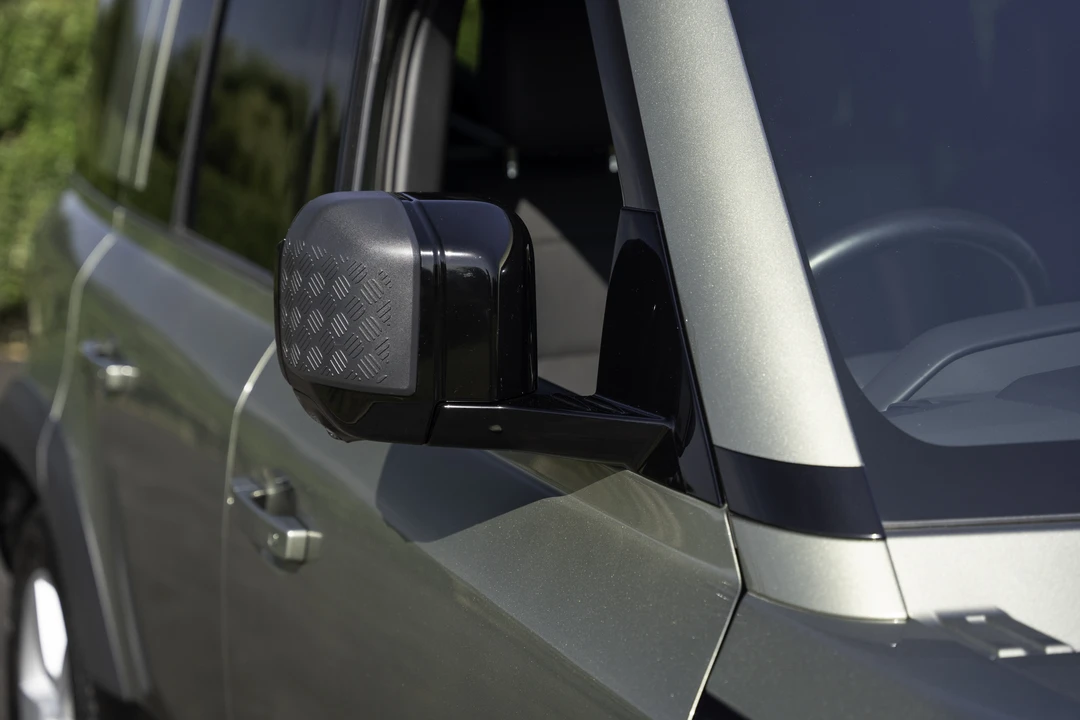 2025 Land Rover Defender L663 - Image 29 of 31