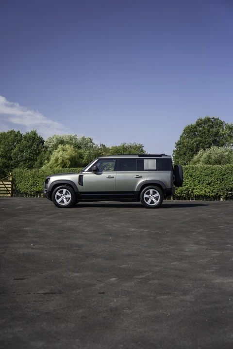 2025 Land Rover Defender L663 - Image 19 of 31