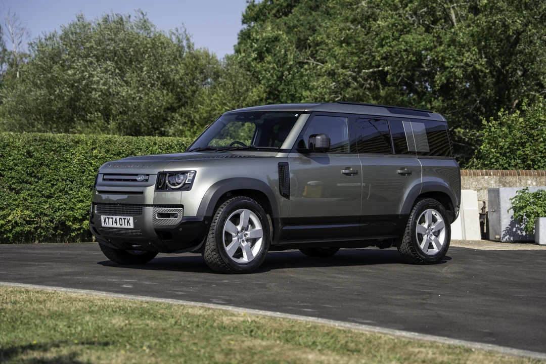 2025 Land Rover Defender L663 - Image 3 of 31