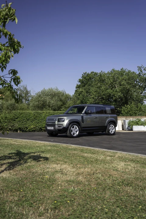 2025 Land Rover Defender L663 - Image 18 of 31
