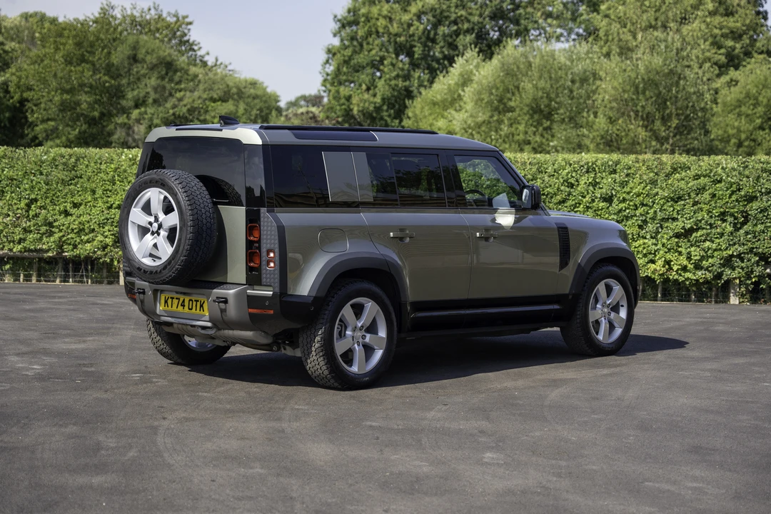 2025 Land Rover Defender L663 - Image 15 of 31