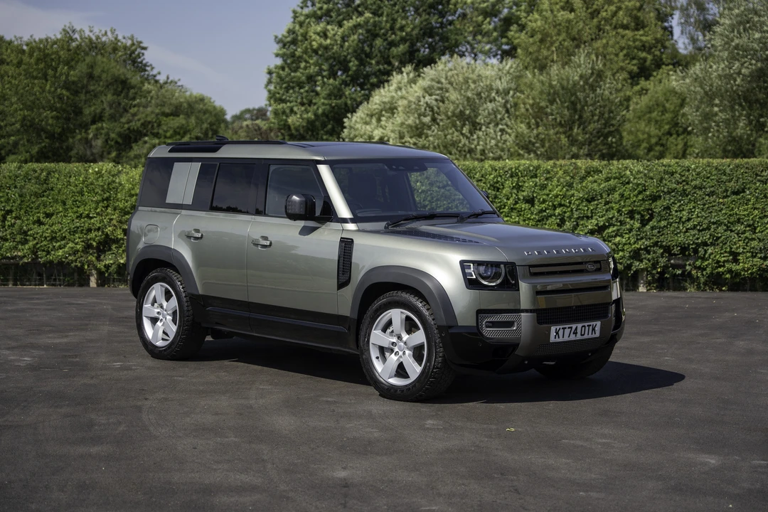 2025 Land Rover Defender L663 - Image 17 of 31
