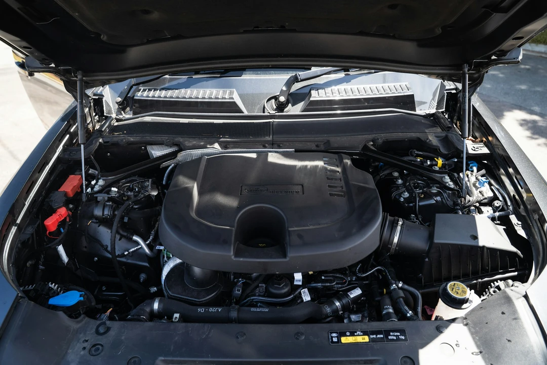 2025 Land Rover Defender L663 - Image 7 of 21