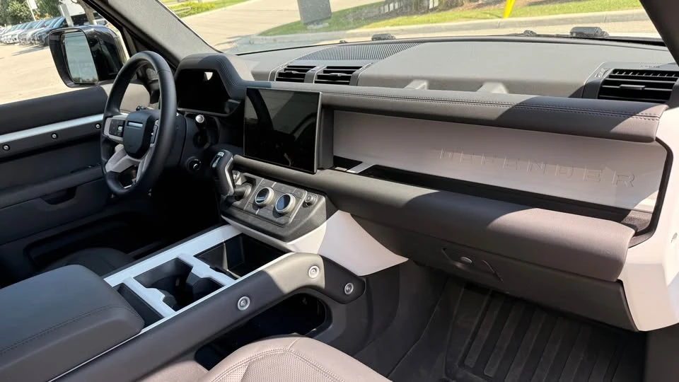 2025 Land Rover Defender L663 - Image 10 of 11