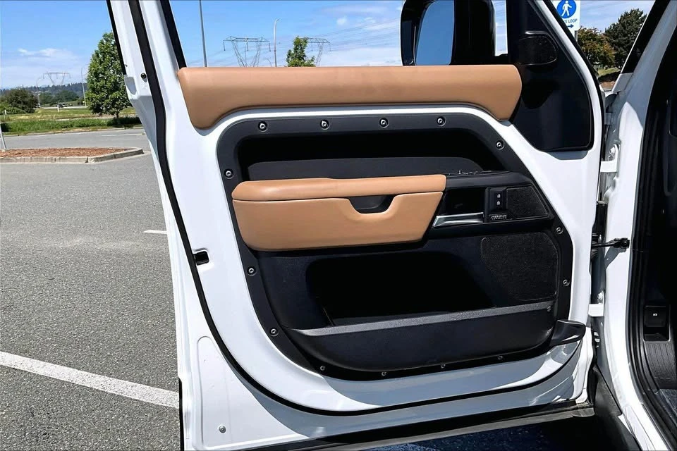 2025 Land Rover Defender L663 - Image 7 of 16